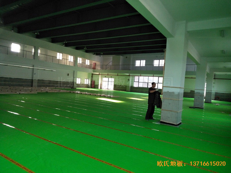 上海嘉定婁唐學校籃球館體育地板施工案例2