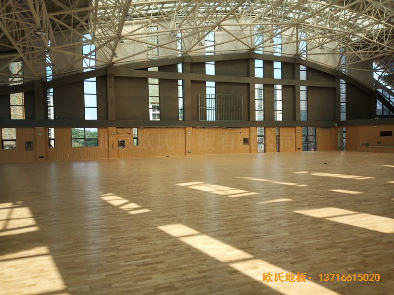 湖南楊山實驗中學(xué)體育館運(yùn)動木地板施工案例3
