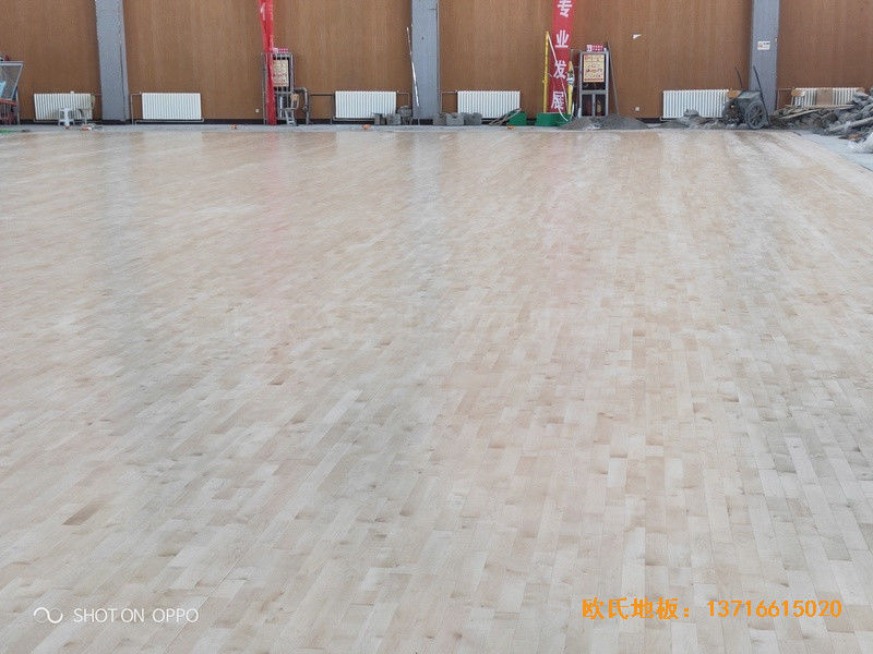 西寧世紀職業(yè)技術(shù)學?；@球館運動地板鋪設(shè)案例5